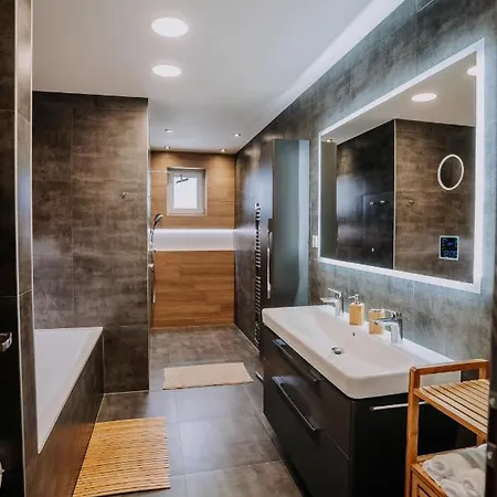Вилла Luxurious And Stylish - Breathtaking Mountain View With Hot Tub And Sauna Вельки-Славков